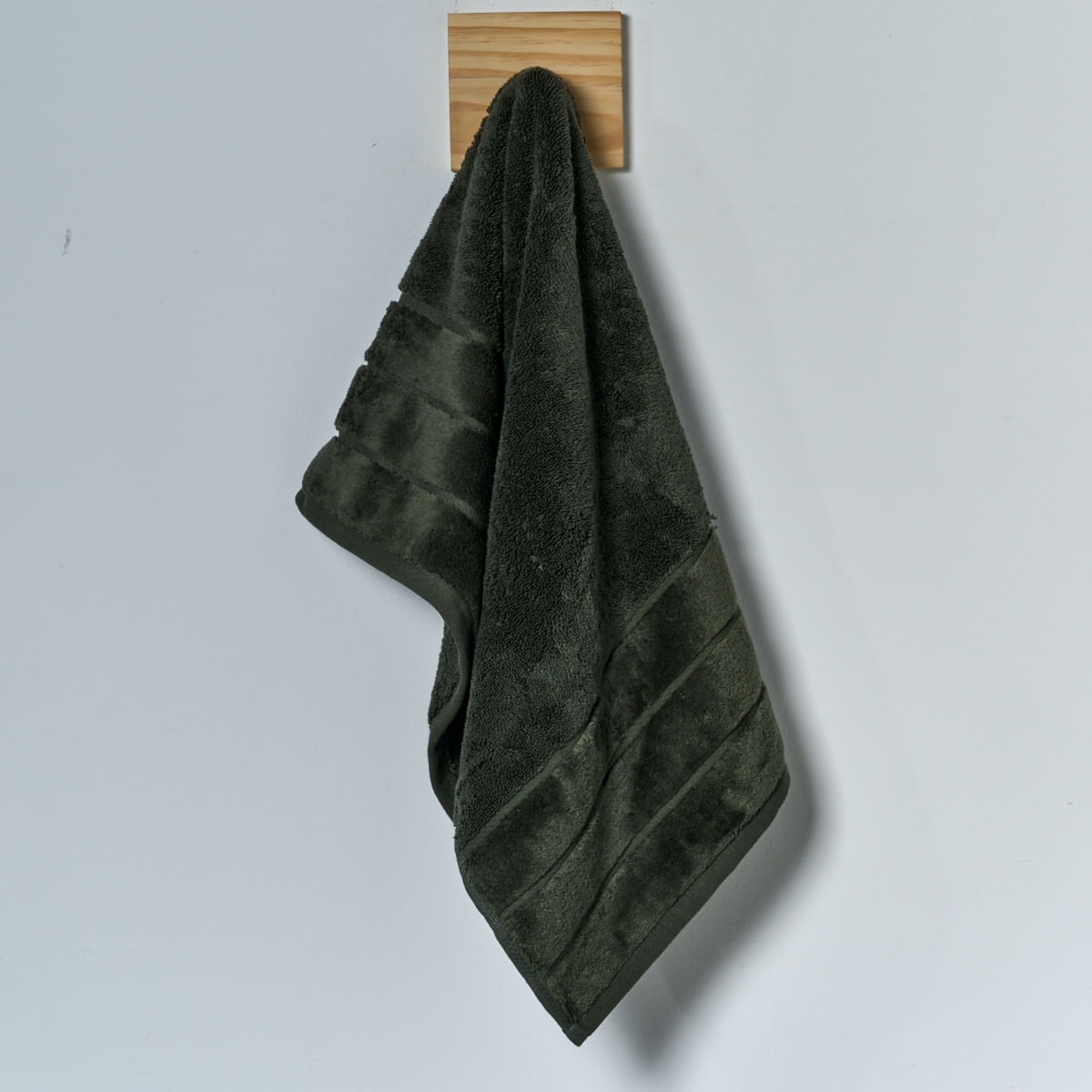 03 13 0043 Toalha Rosto Seven Hundred Verde Militar 001